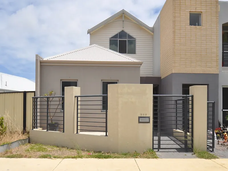 Walking distance to the Train Station!