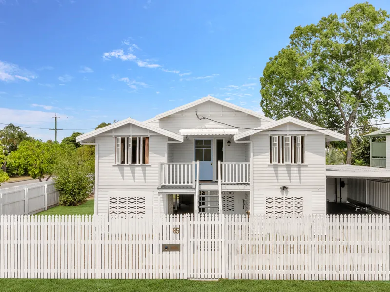 Spread out in this spacious but quaint Queenslander
