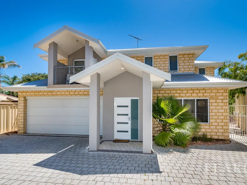 Two Storey Classic - Only Metres from the Ocean!