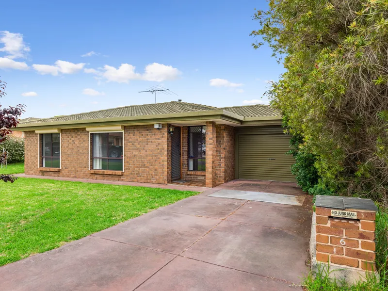 Fully detached 2 bedroom home with secure parking and generous size rear yard within walking distance to Modbury Hospital, TTPlaza and O'Bahn