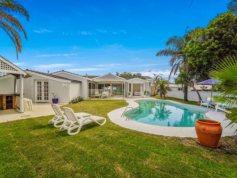 COASTAL RESTORT STYLE LIVING