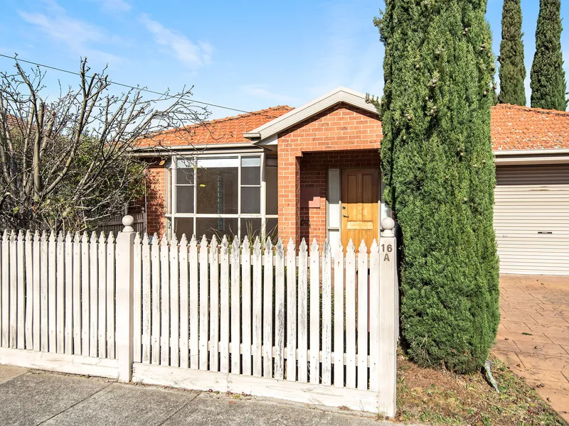 Spacious and Well-Presented Townhouse in the McKinnon Secondary Zone