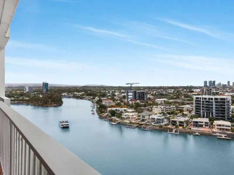 STYLISH 2 BEDROOM FURNISHED APARTMENT WITH MAGICAL VIEWS OF SURFERS PARADISE AVAILABLE FOR RENT
