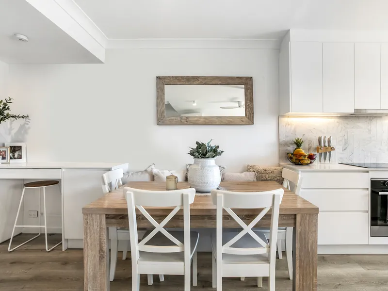 Full renovated townhouse with lake views