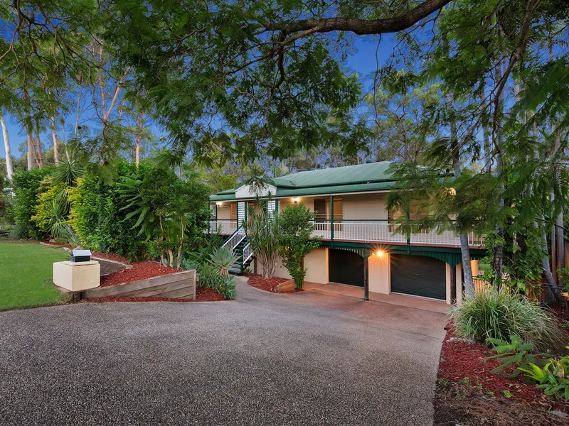 MOTIVATED VENDOR | Vacant and ready for it's next owners!