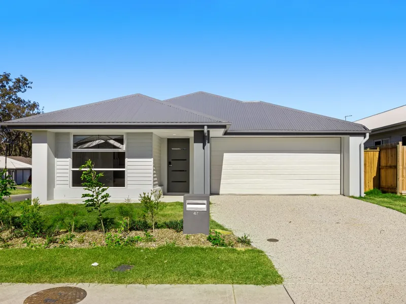 Spacious family home, WITH REGULAR LAWN MAINTENANCE INCLUDED IN RENT!