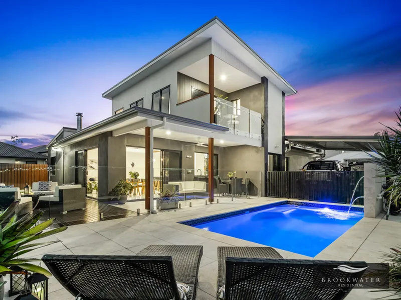 Spectacular Living with Panoramic 360 Degree Views!