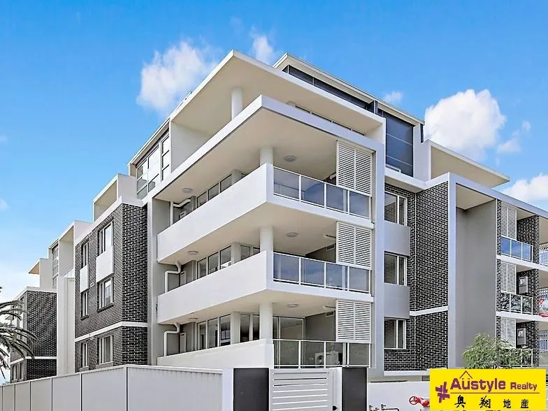Spacious 2 Bedrooms Apartment / Top Location!