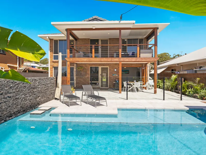 SWEEPING BAY VIEWS - HUGE BLOCK - RESORT STYLE POOL