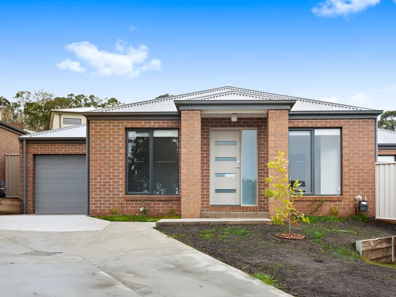 3 BEDROOM TOWNHOUSE IN THE HEART OF MOUNT HELEN