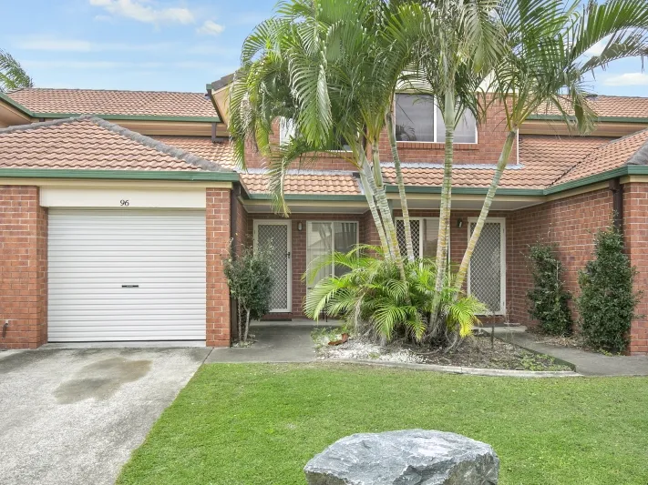 2 Bedroom Townhouse Near Harbour Town Shopping Centre