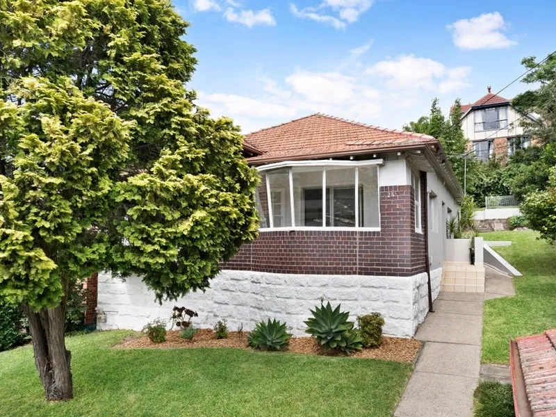 CLASSIC FULL BRICK FAMILY HOME