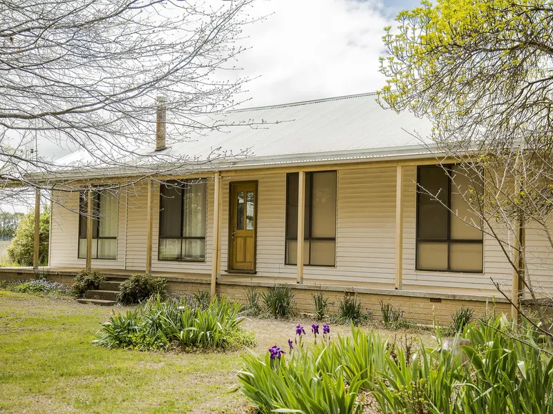 Rare opportunity close to town and airport