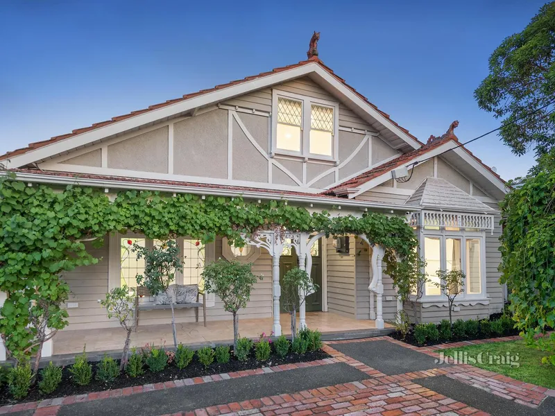 An Unparalleled Edwardian Escape