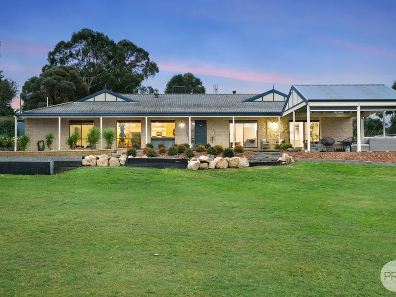 Stunning Home With Shedding On Over An Acre, Minutes To Buninyong