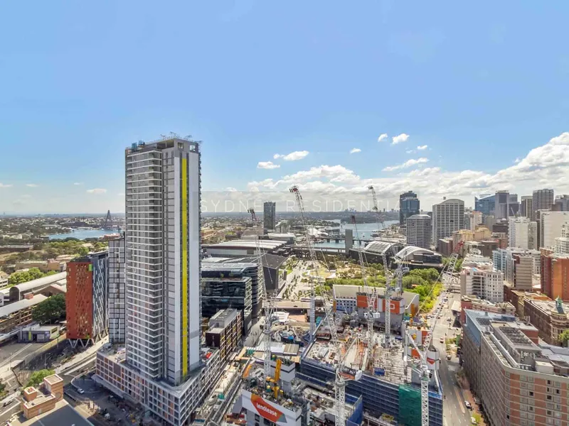 Prime North Corner 2 Bedroom Apartment Plus Study + Car space - 'The Peak'