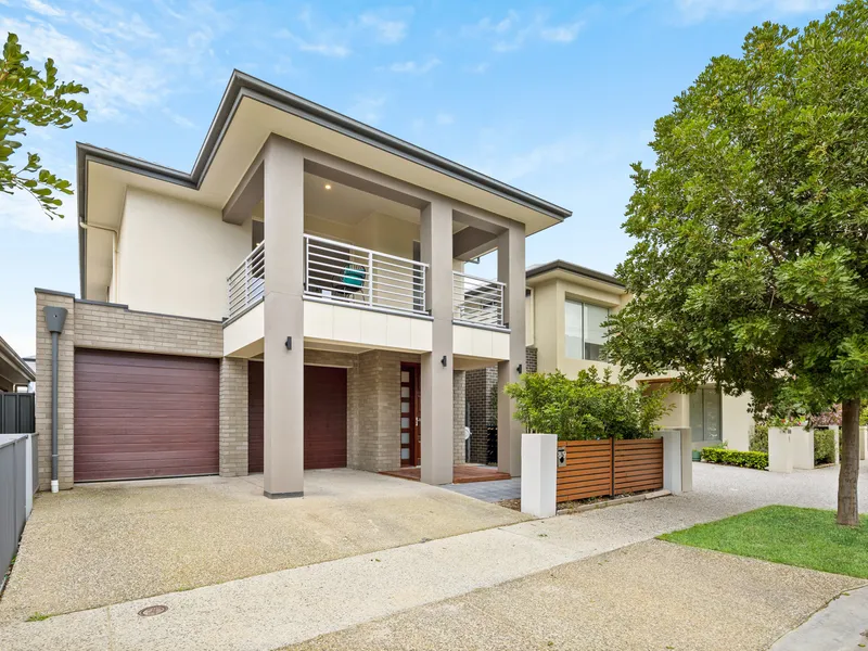 Spacious Designer Living in a Popular Locale