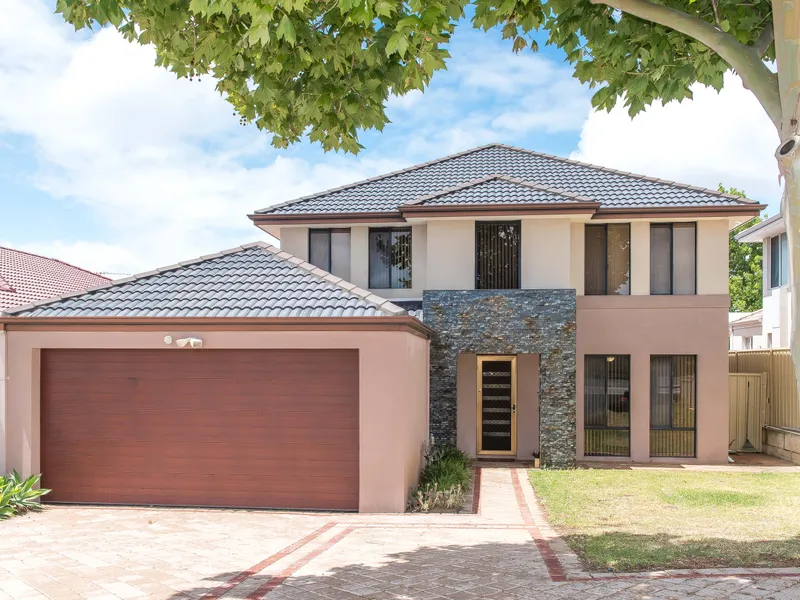 UNDER OFFER BY THE LOVELL TEAM!