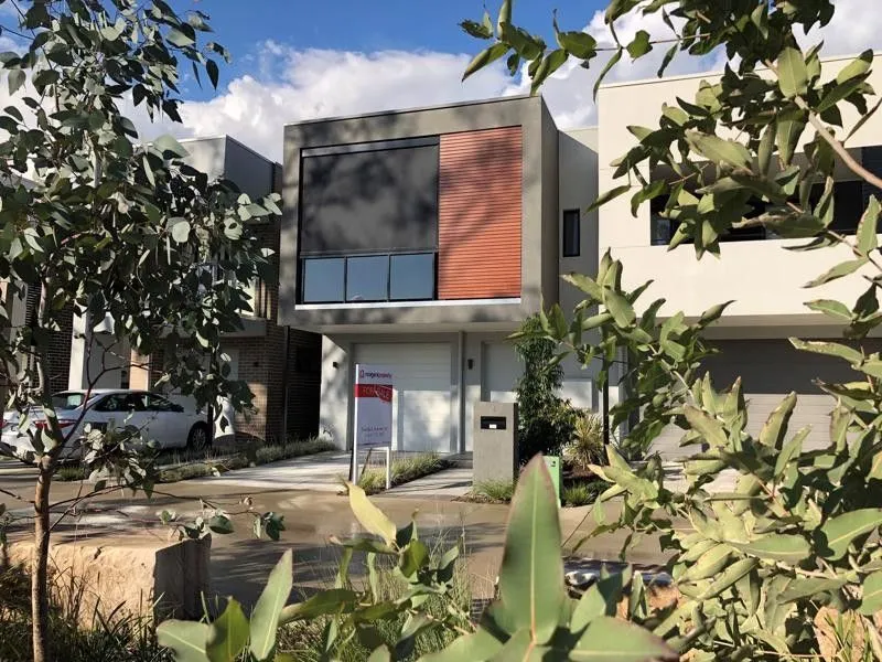 ARCHITECTURALLY DESIGNED, IMMACULATELY PRESENTED 3 BEDROOM TOWNHOUSE IN FAMILY FRIENDLY LOCATION