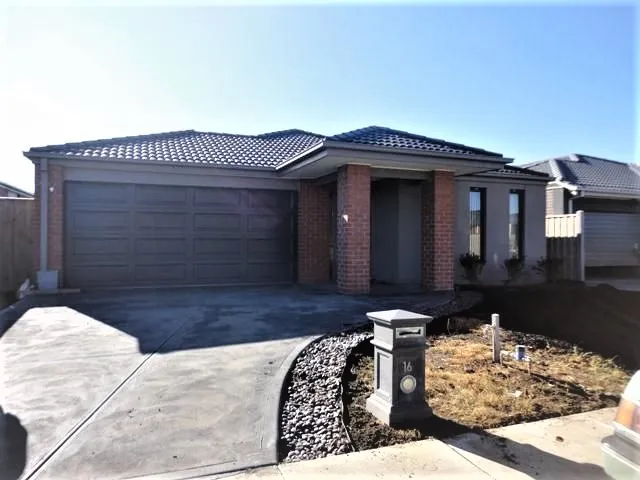 3 BEDROOM STUNNER IN THE ALAMANDA ESTATE !!