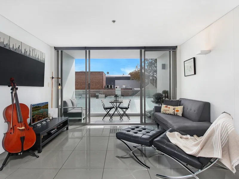 One Bedroom Apartment in Paramount