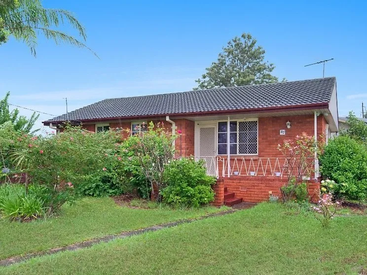 FAMILY HOME AT CONVENIENT LOCATION!