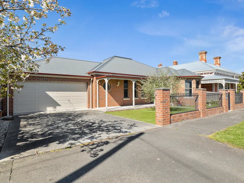 STUNNING MODERN LIVING IN VICTORIA STREET