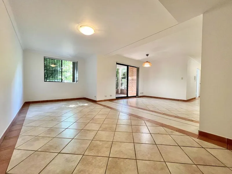 Good Size Two Bedroom Apartment Close to Central Station and Park