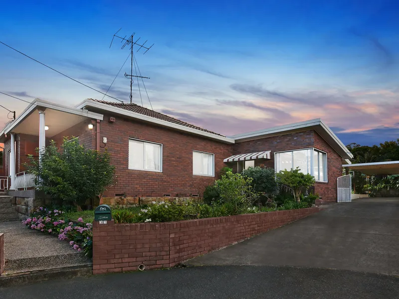 Bright spacious home in riverside cul-de-sac locale