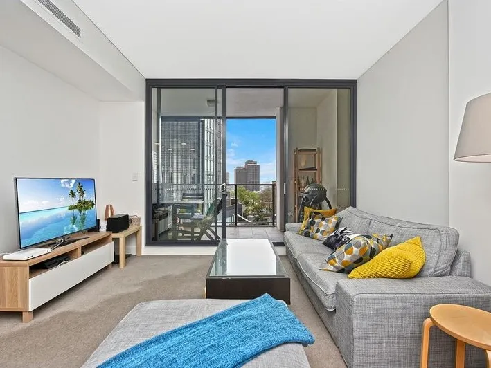 Spacious one bedroom apartment with parking!