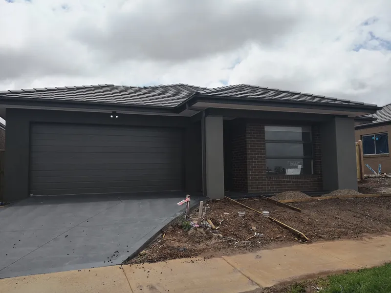 Brand new 4 bedroom house (2 master bedroom, 4 toliet) for rent！