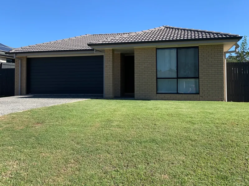 Great Location - Walk to local Schools/Shops.