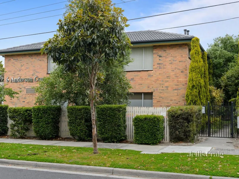 An Uber Convenient Garden View Gem