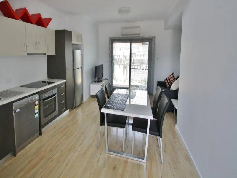 FULLY FURNISHED ONE BEDDER!