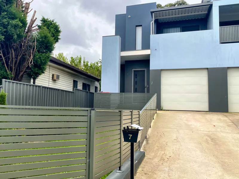 Quiet location for modern 5 bed family home