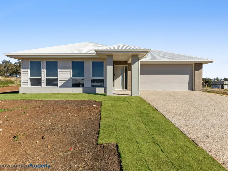 DUCTED AIR-CON FAMILY HOME WITH 3 LIVING AREAS!