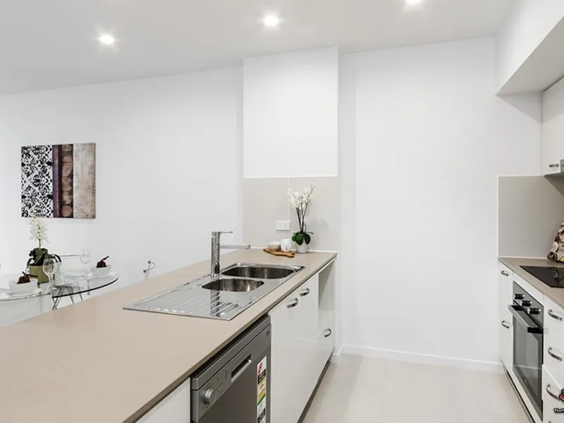 Near New 2bed 2 bath 1 carpark Apartment in great location!