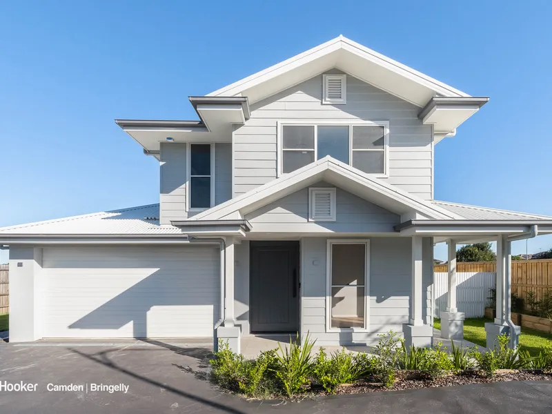 BRAND NEW HAMPTONS STYLE FAMILY HOME