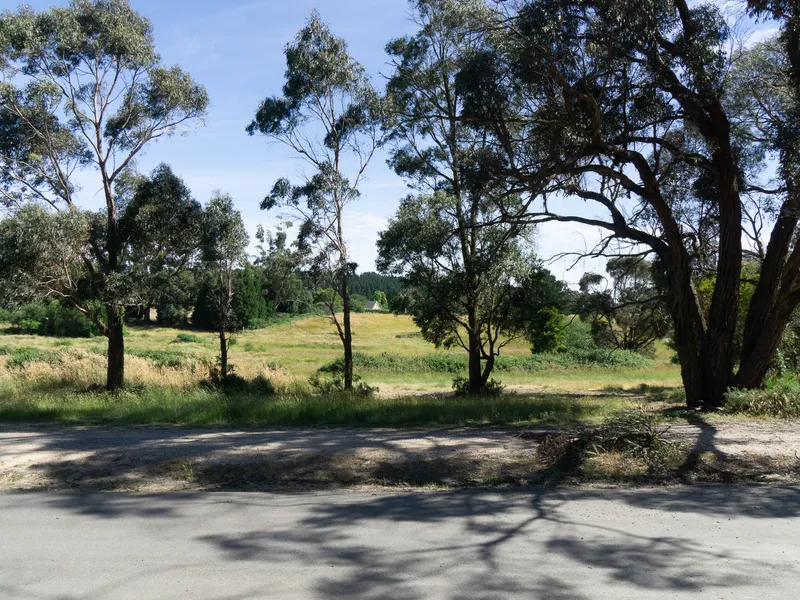 Spacious block - only a 6 minute drive to the CBD