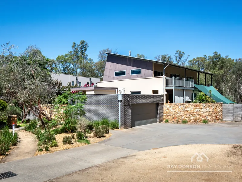 Unique Bushland Views With Pool