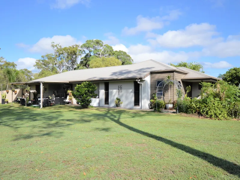 Luxury Home - Large Shed - 4 Acres