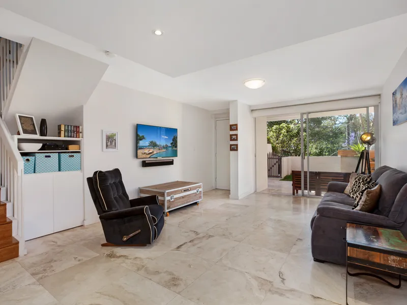 Superb, recently fully renovated townhouse