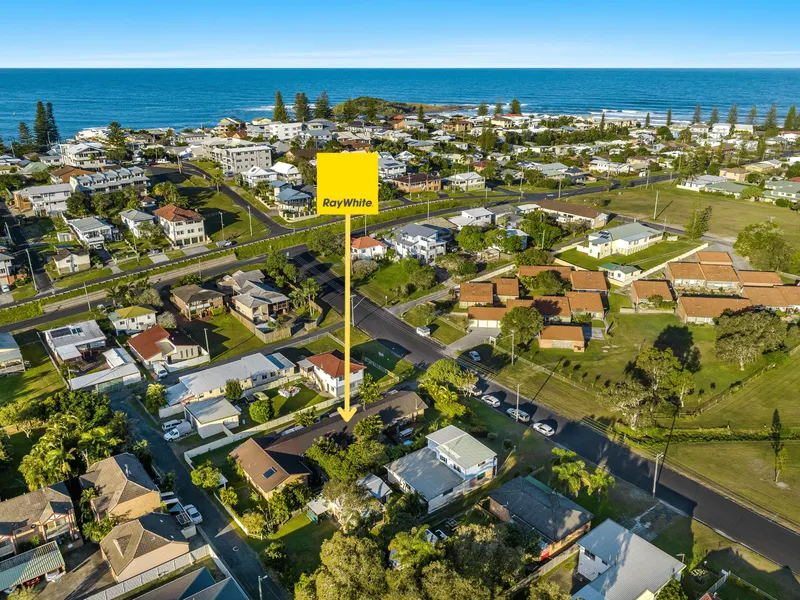 Large Villa in Sought After Location!