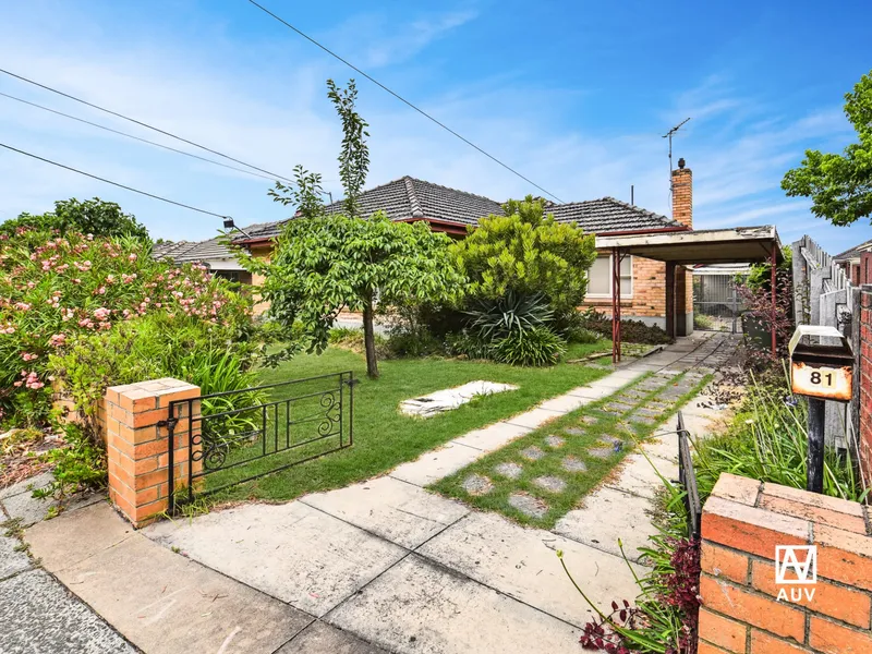 SPACIOUS HOUSE CLOSE TO CLAYTON TRAIN STATION