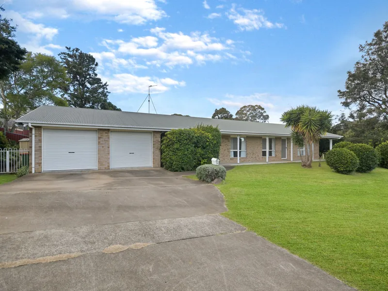 LARGE 4 BEDROOM ENSUITED HOME IN GREAT LOCATION!