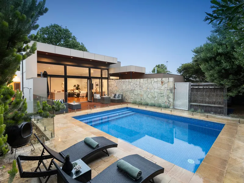 IMPRESSIVE FAMILY RESIDENCE JUST 600*M TO THE BEACH