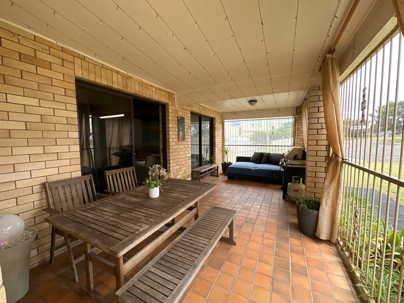 Short Term Fully Furnished Unit - Beachfront Living in the Heart of the Sunshine Coast!