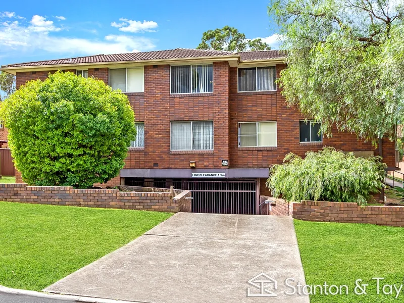 SUNFILLED GROUND FLOOR UNIT – EXCELLENT INVESTMENT !