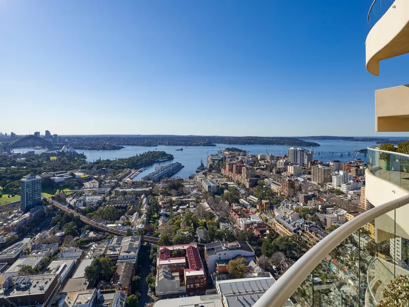 Statement apartment with spectacular views  Harry Seidler's 'The Horizon'
