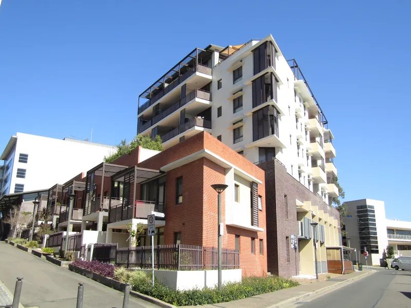 Modern Apartment In Popular Town Square